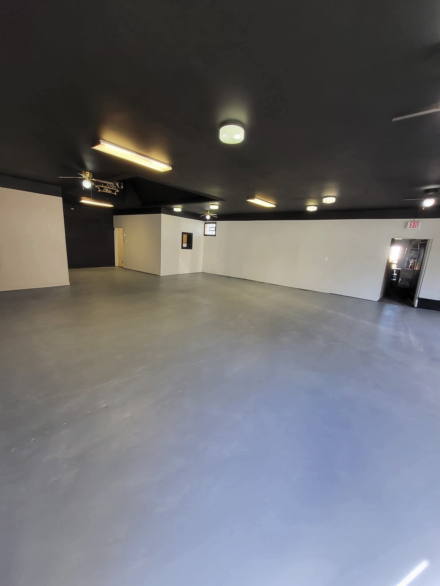 Commercial painting – white facility exterior