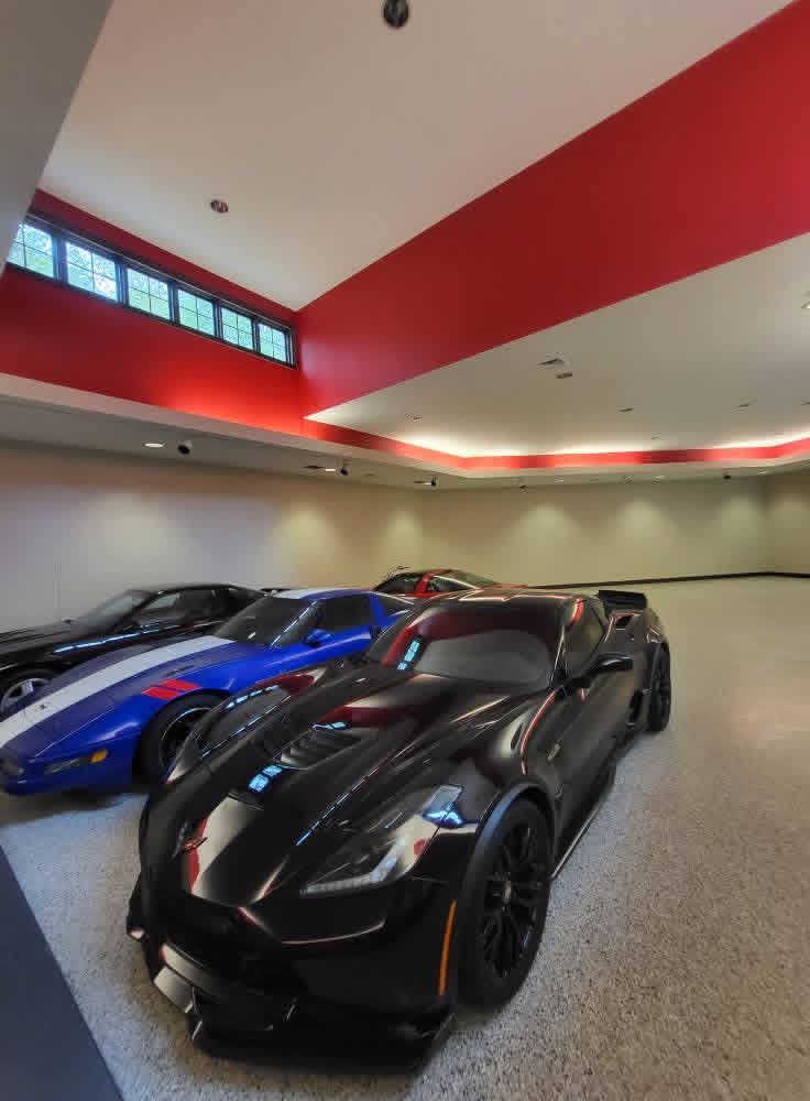 Two‑tone interior wall detail